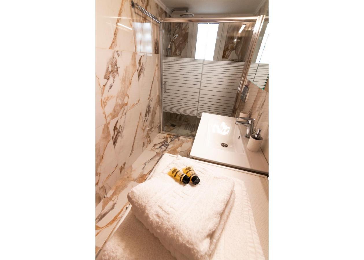 Luxury Suite 10' From The Center Athens Exterior photo